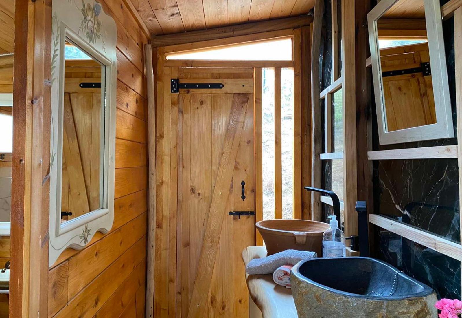 Гостевой дом Wooden House At The Mountain-Private Paranimfoi Экстерьер фото